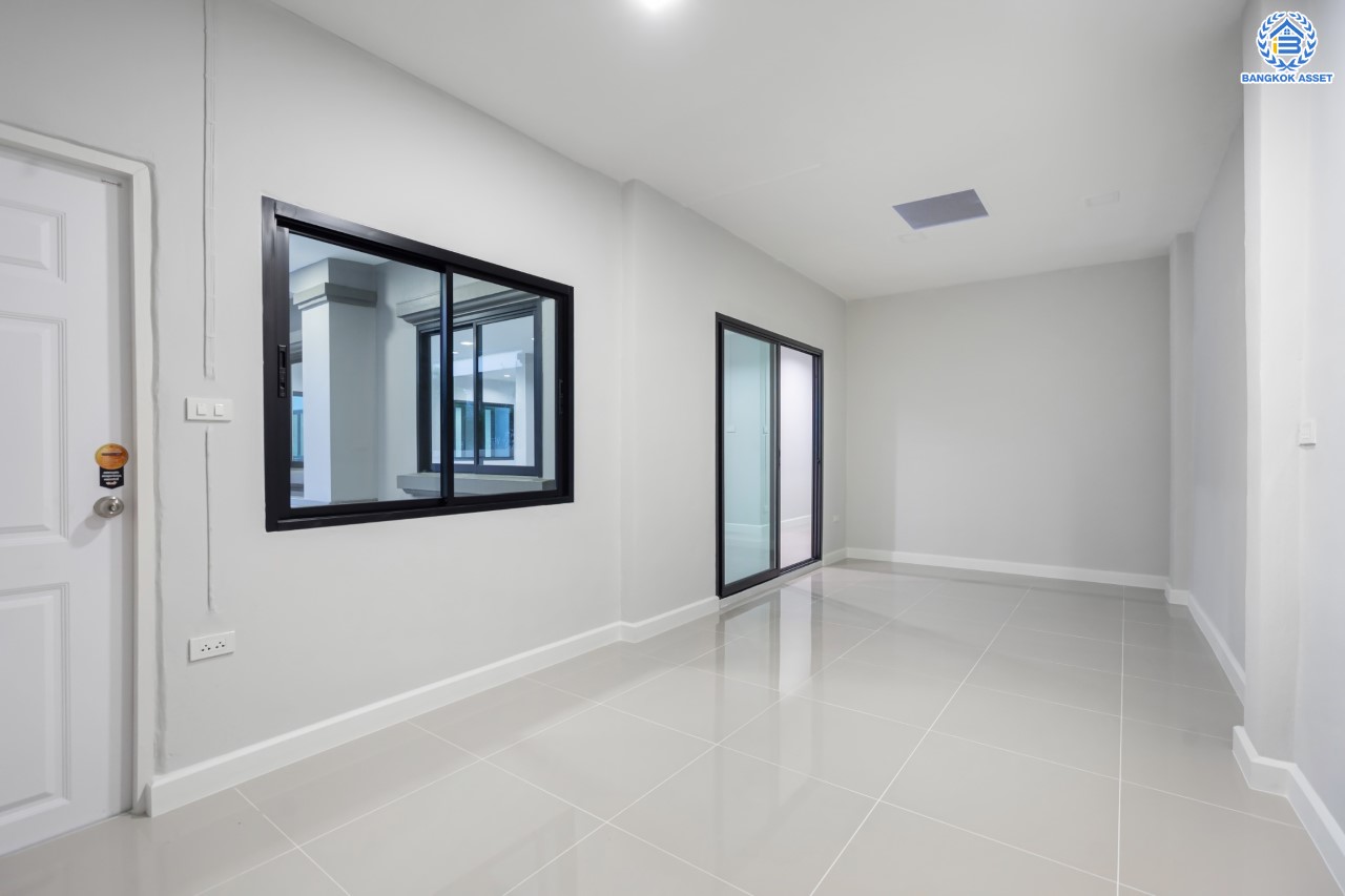 บ้านมือสองตกแต่งใหม่ แบรนด์ Property Perfect ม.มณีรินทร์ รัตนาธิเบศร์-ท่าอิฐ เนื้อที่ 54 ตร.ว. ฟังก์ชัน 3 ห้องนอน 2 ห้องน้ำ 2 ห้องอเนกประสงค์ พร้อมจอดรถได้ 2 คัน บนทำเลศักยภาพ ใกล้ทางด่วน "งามวงศ์วาน" และเพียง 10 นาที ถึงรถไฟฟ้า "สถานีบางรักน้อยท่าอิฐ"...